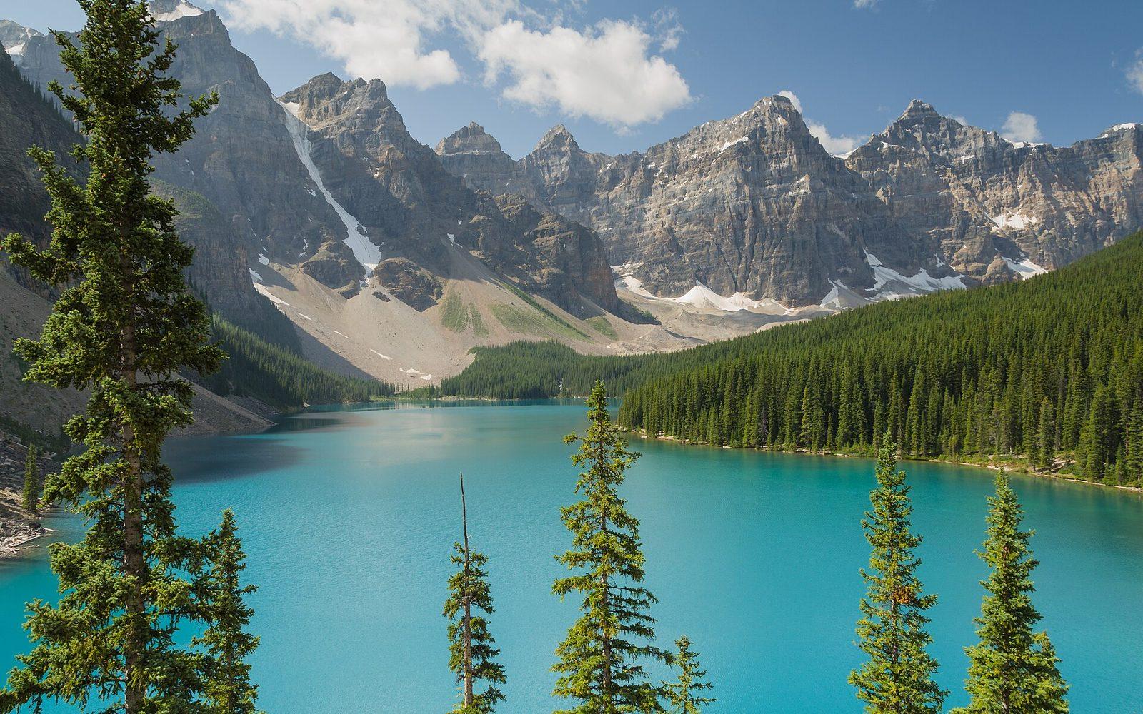 Moraine Lake turquoise water with the Valley of the Ten Peaks beyond